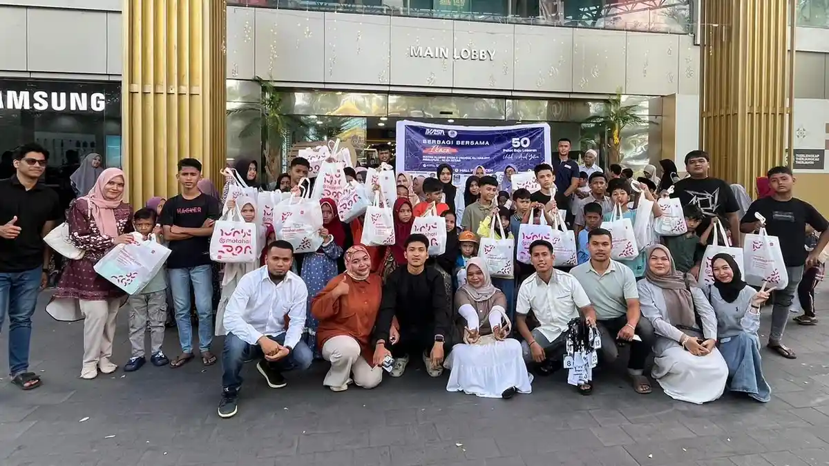 Sambut Idul Fitri, IKASA Ajak 50 Anak Yatim Belanja Baju Lebaran