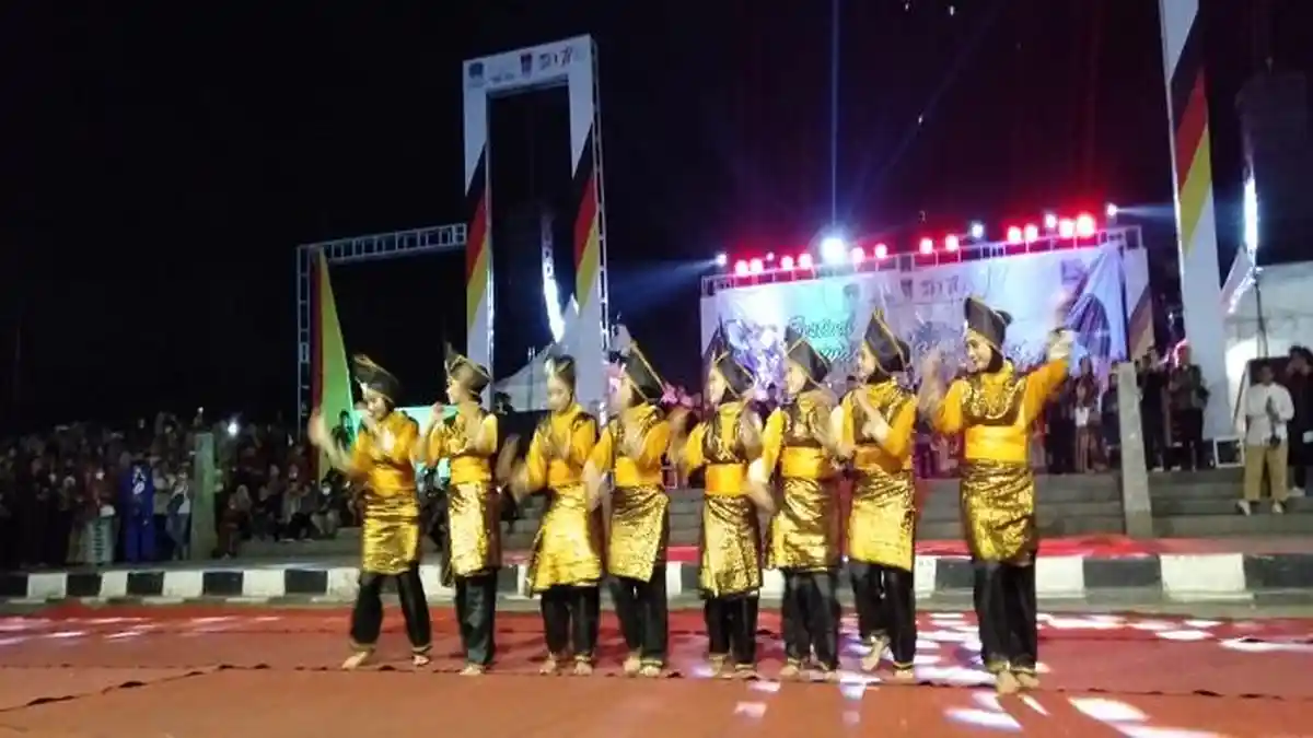 Pembukaan Pawai Budaya Nusantara Rakernas Apeksi Padang 2022 Berlangsung Meriah