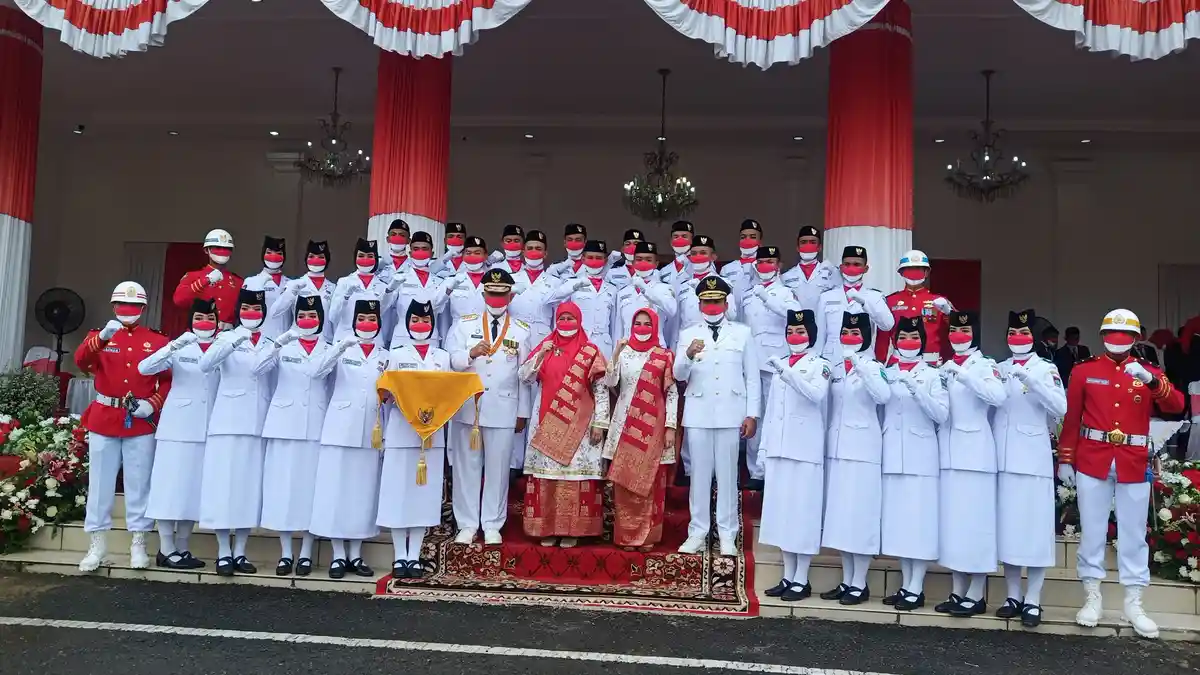 Ikuti Upacara HUT ke-76 RI di Istana Gubernuran, Gubernur Mahyeldi Puji Paskibra