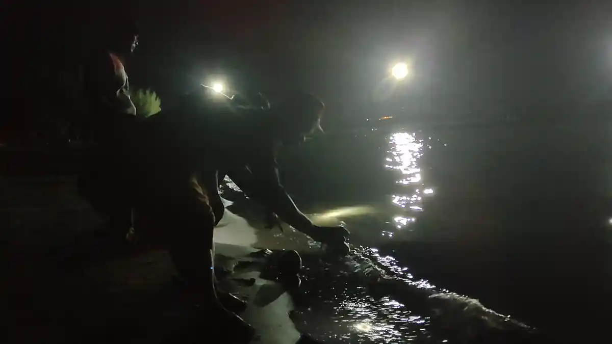 Warga Balongan Indramayu Heboh, Malam Hari Permukiman Diselimuti Bau Minyak yang Menyengat