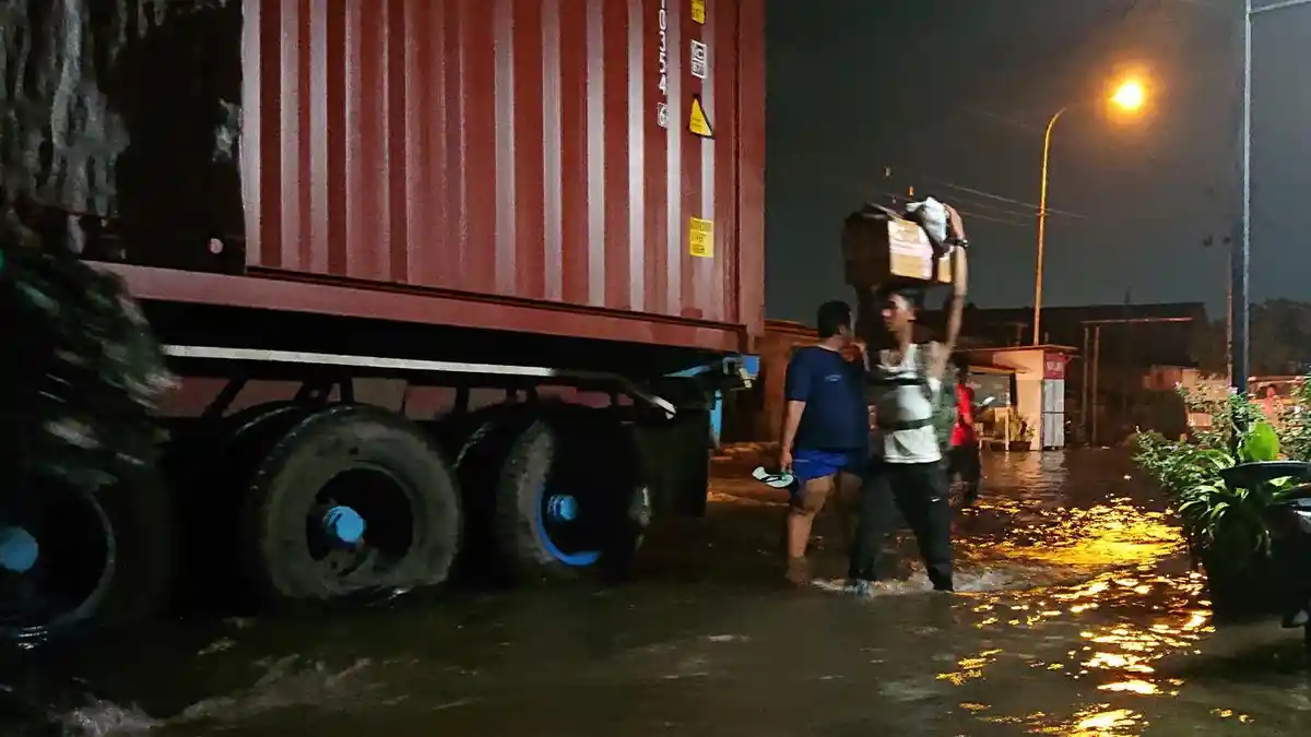 Banjir Rob Semarang, Hasanuddin Tak Bisa Beli Pampers dan Susu Anak karena Tak Bekerja