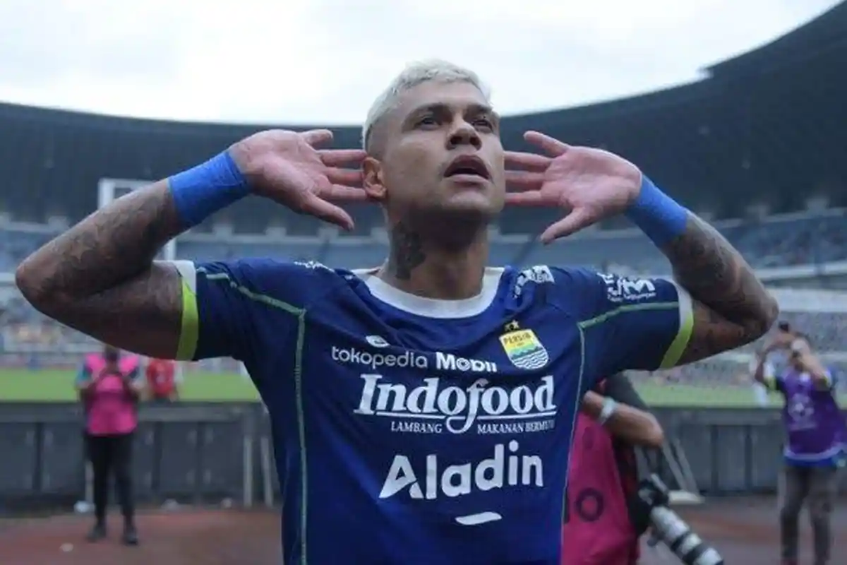 Buntut Aksi Acungkan Jari Tengah di Laga Persis vs Persib, Ciro Alves Dapat Sanksi dari Komdis PSSI