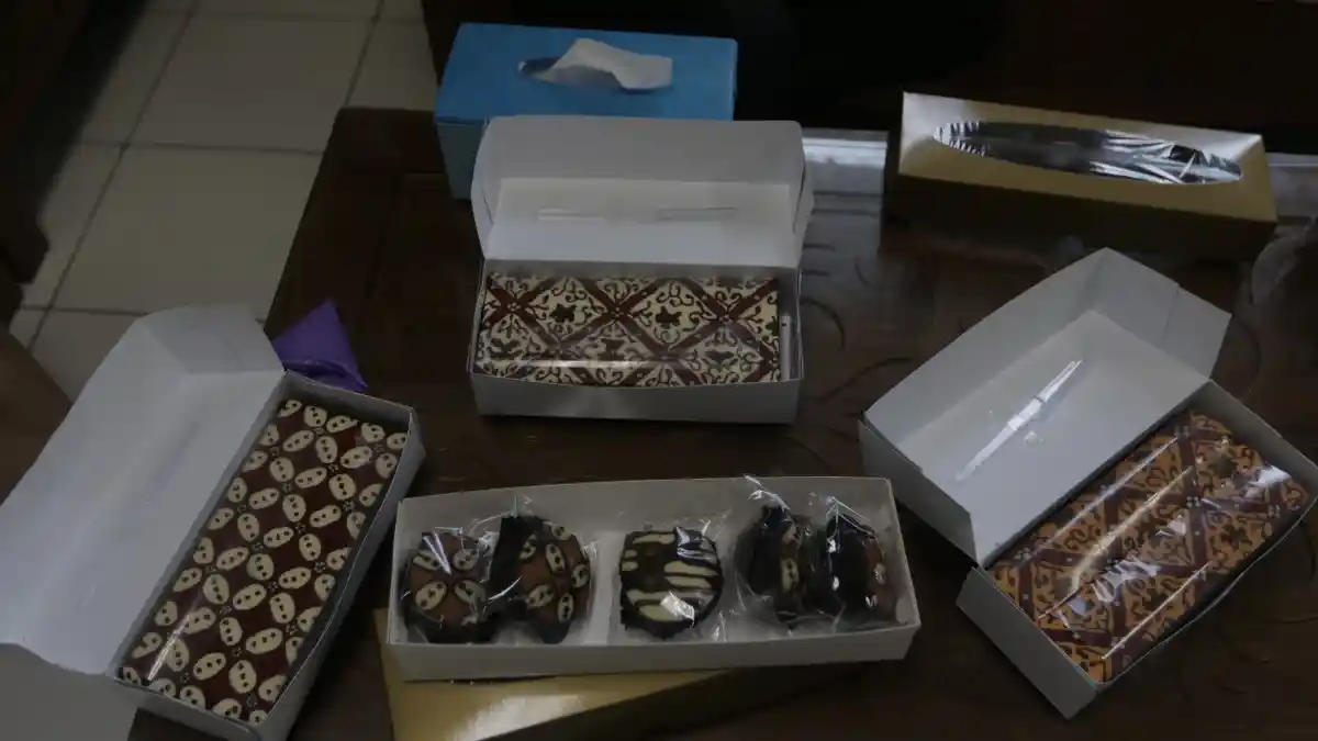 Menikmati Cake Motif Batik, Bolu Batik Baba Huang yang Lezat