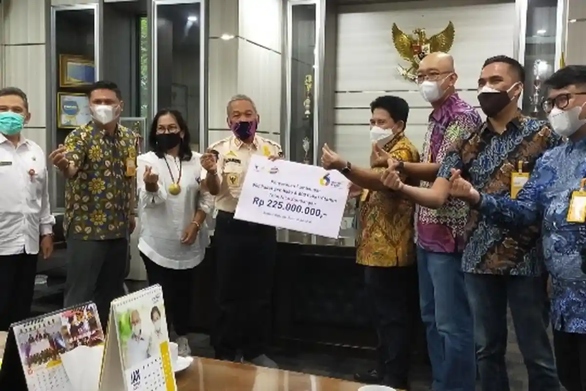 Bank Mantap Salurkan Bantuan ke Barabai, Korban Terdampak Banjir Terharu