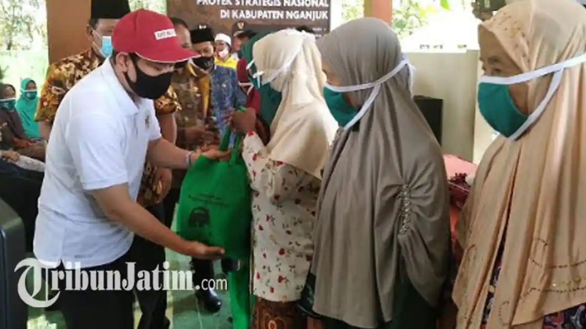 Bupati Nganjuk Temui KPM Saat Jumat Berkah, Berikan Pembinaan dan Bantuan Sosial