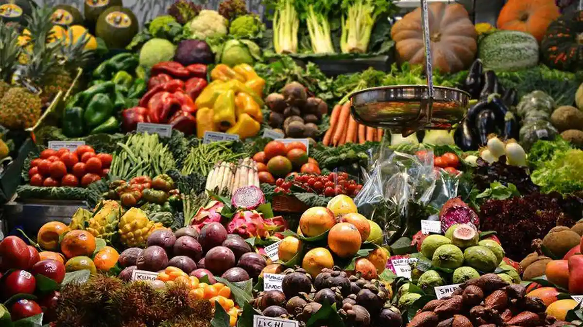 7 Daftar Makanan yang Bantu Turunkan Berat Badan Saat Puasa, Udang dan Alpukat Masuk List!