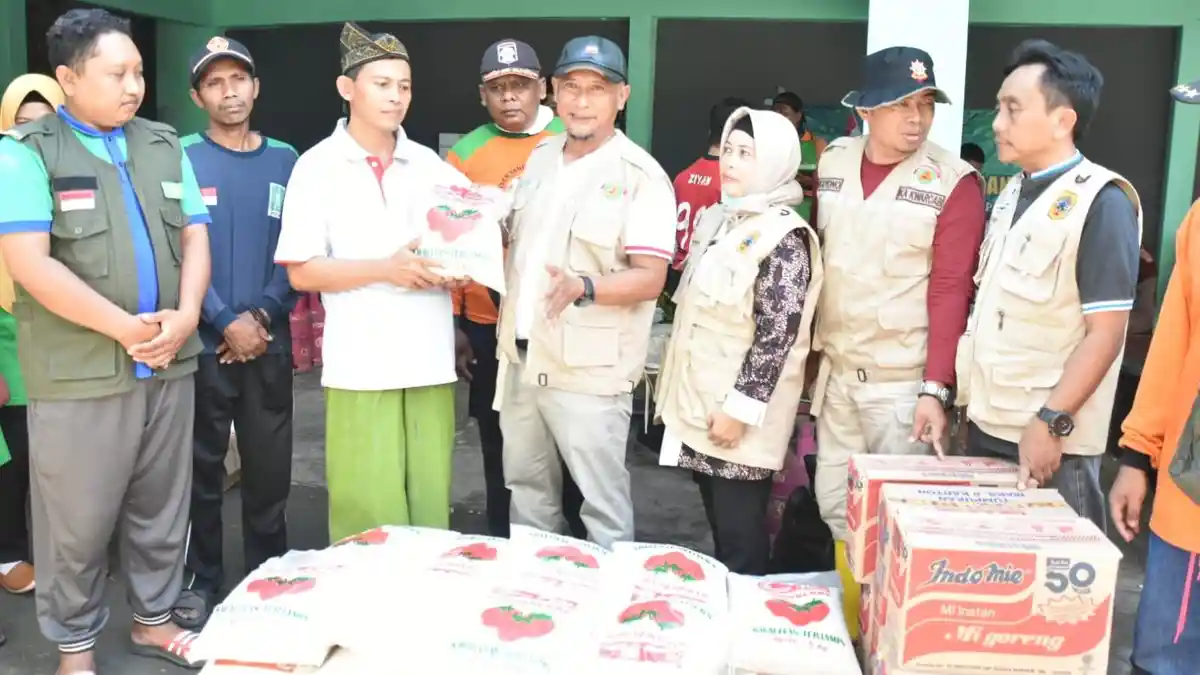 Didampingi Plt Ketua TP PKK Pati, Pj Bupati Salurkan Bantuan 1 Ton Beras di Sejumlah Dapur Umum
