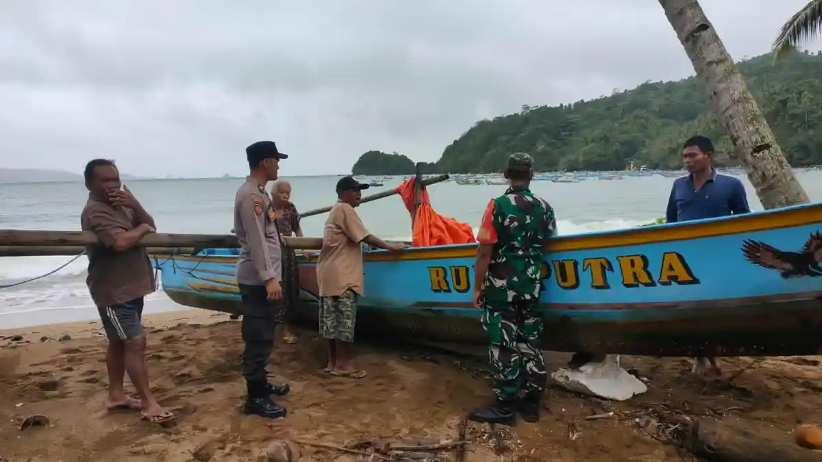 Nelayan Hilang di Perairan Munjungan Trenggalek, Perahu Ditemukan Terdampar Tanpa Pemilik