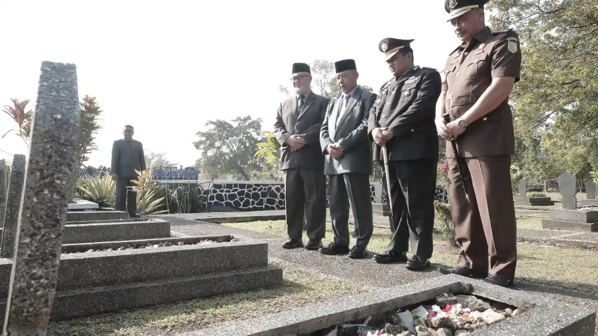 Jelang HJB ke-541, Pemkab Bogor Ziarah ke Taman Makam Pahlawan Pondok ...