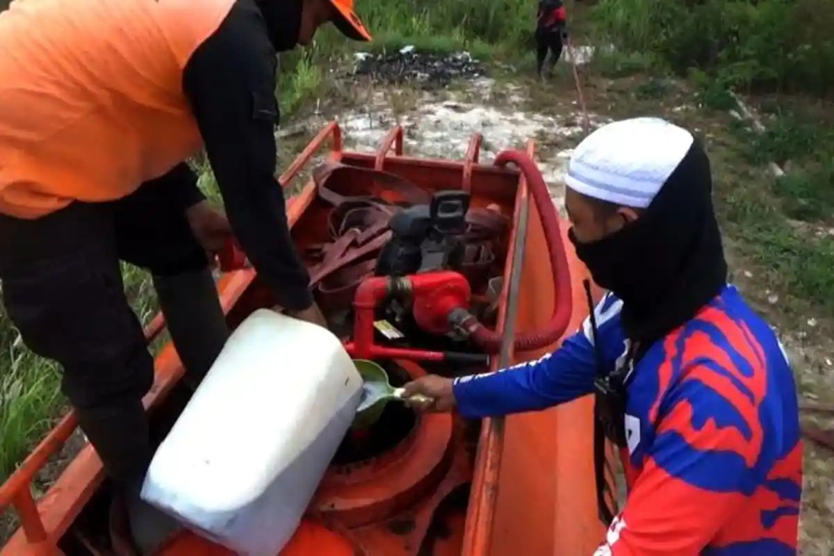 Kebakaran Lahan Gambut Sulit Dipadamkan, BPBD Kotim Berinovasi Menggunakan Racun Api