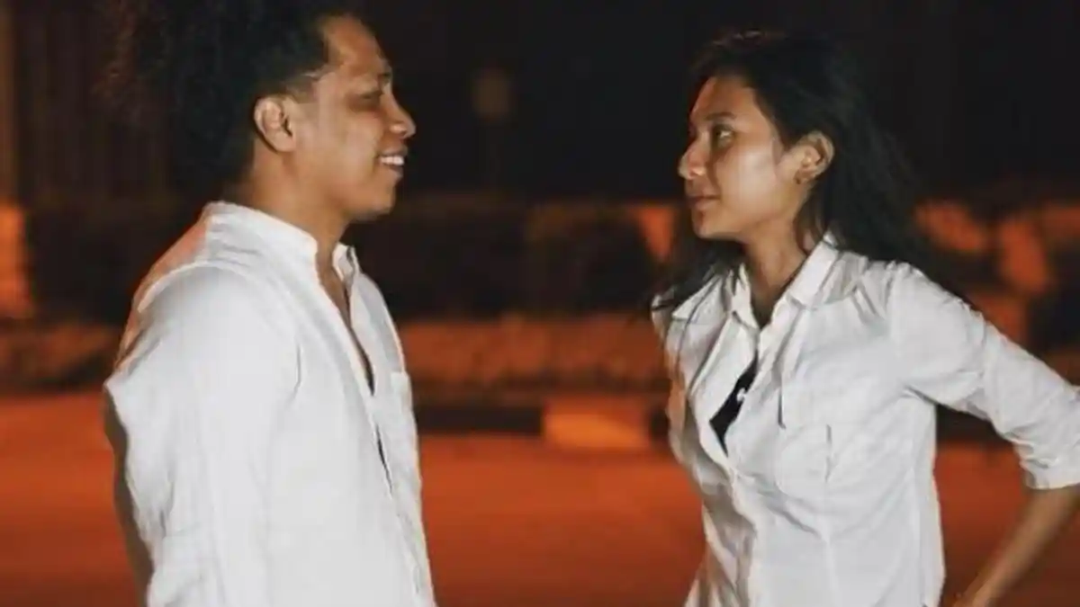 Indah Permatasari Ngidam Mobil Baru, Arie Kriting Menangis Tahu Istrinya Hamil