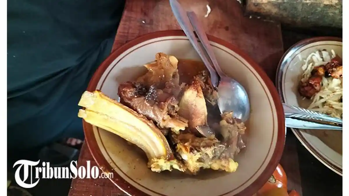 Kuliner Karanganyar: Sate Kambing dan Tengkleng Pak Yo Pengging, Daging Tebal Bikin Pembeli Kepincut