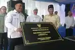 Gubernur-Jawa-Timur-Khofifah-Indar-Parawansa-tunjukkan-prasasti-revitalisasi-di-Tulungagung.jpg