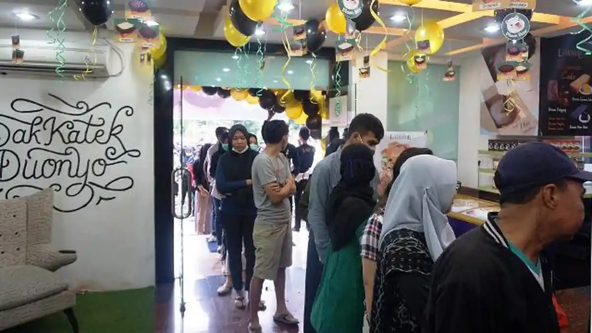 Panjangnya Antrean di Palembang Lamonde, Cukup Rp2.000 Bisa Dapat Dessert Bloom Bear