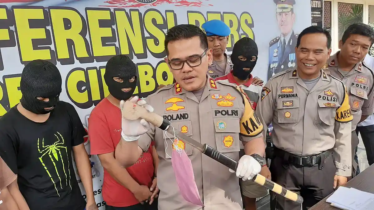 Dua Pemuda Ditangkap, Naik Motor Lalu Bacok Tiga Pemuda di Cirebon