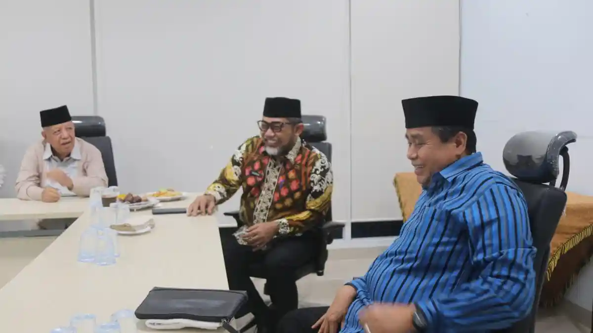 Bedah Buku HBA, Sekda Provinsi Jambi Ajak Alumni Pesantren Berkontribusi bagi Daerah