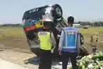 dua-pria-asal-malang-dalam-kecelakaan-mobil-pikap-yang-terbalik-di-tol-kertosono-ngawi.jpg