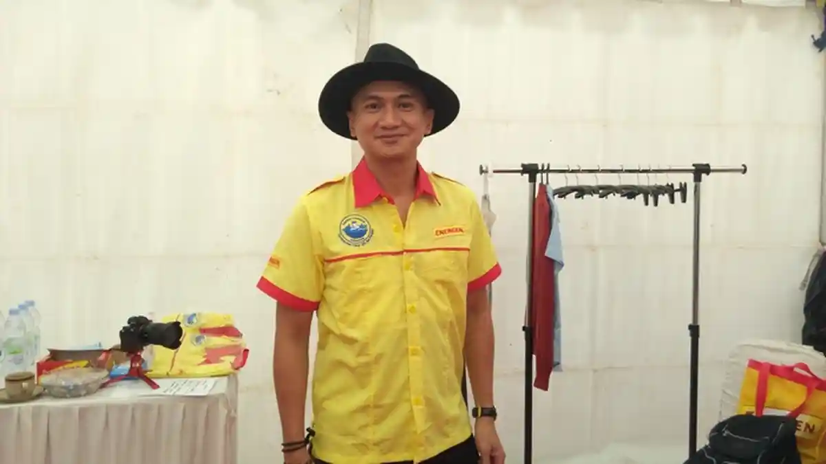 Anji dan Isrtri Bulan Madu Nonton Coldplay