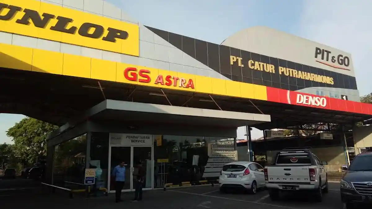 Pit & Go Alauddin Makassar Layani Cuci Mobil, Ganti Ban hingga Servis