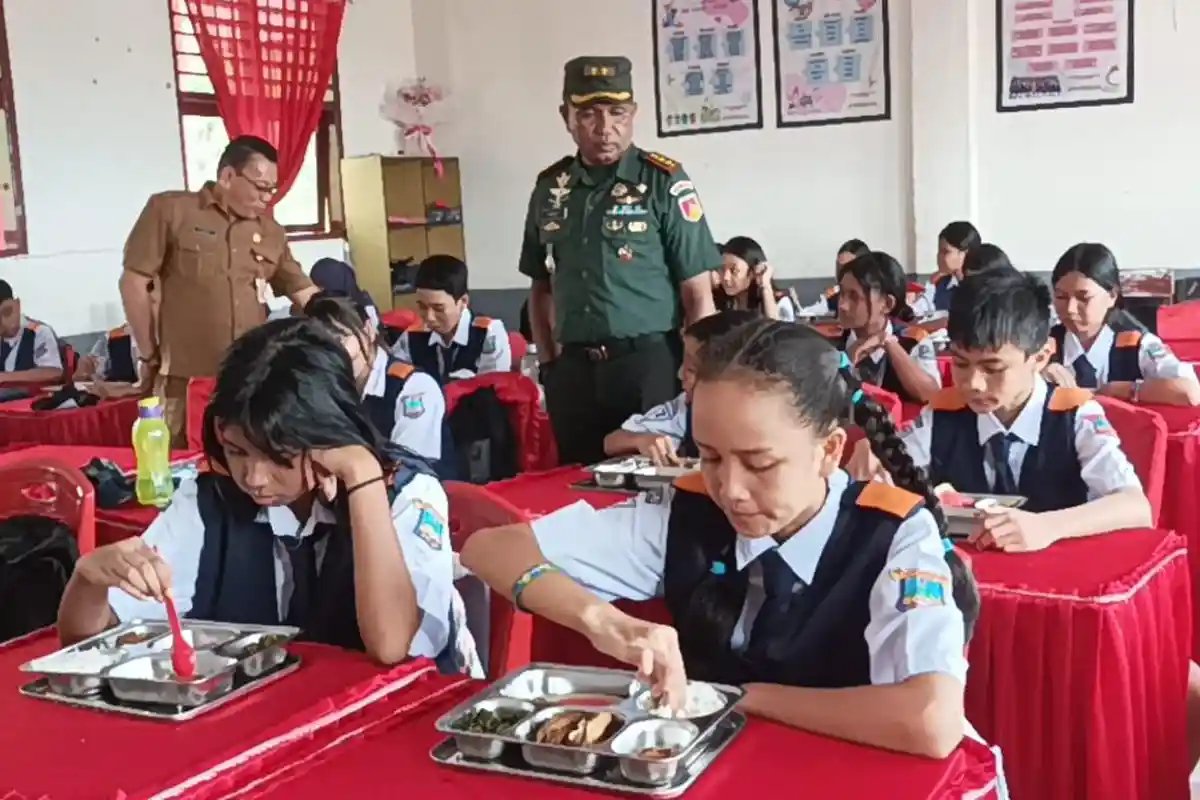 Siswa di Bitung Sulawesi Utara Sebut Menu MBG Lezat, Kepala Sekolah Bercanda Tak Ada Lagi Uang Jajan