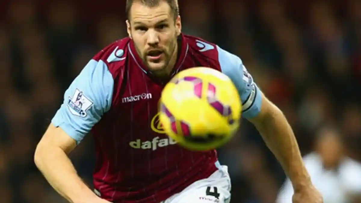 Ron Vlaar Bakal Merapat ke Napoli
