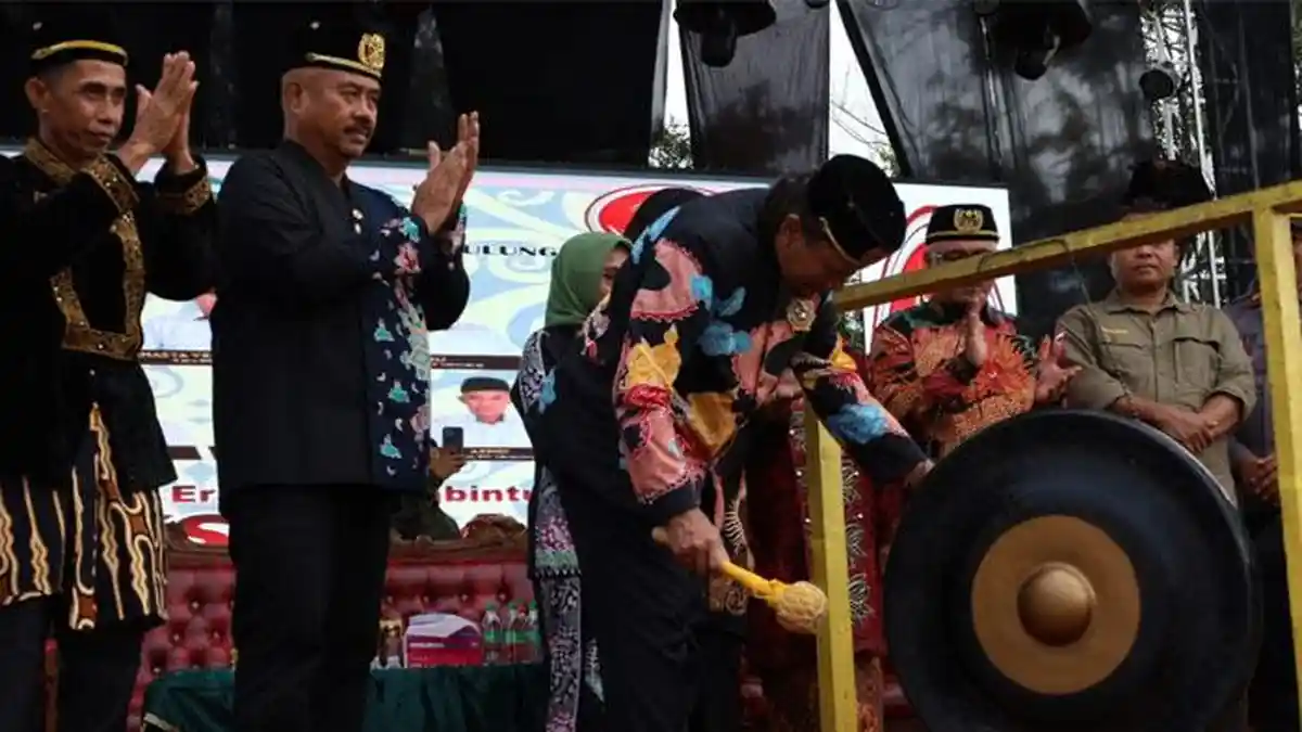 Bupati Bersama Sultan Buka Erau Adat Benua Tuha Sabintulung “Lestarikan Budaya Leluhur”