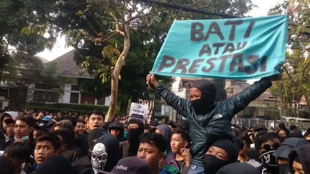 Bobotoh Persib Bandung Ancam Datangkan Massa Lebih Banyak Jika Manajemen PT PBB Diam Saja