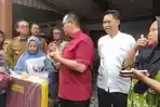 Isak Tangis Pecah saat Keluarga Korban Kebakaran Dapat Bantuan dari Wali Kota Serang