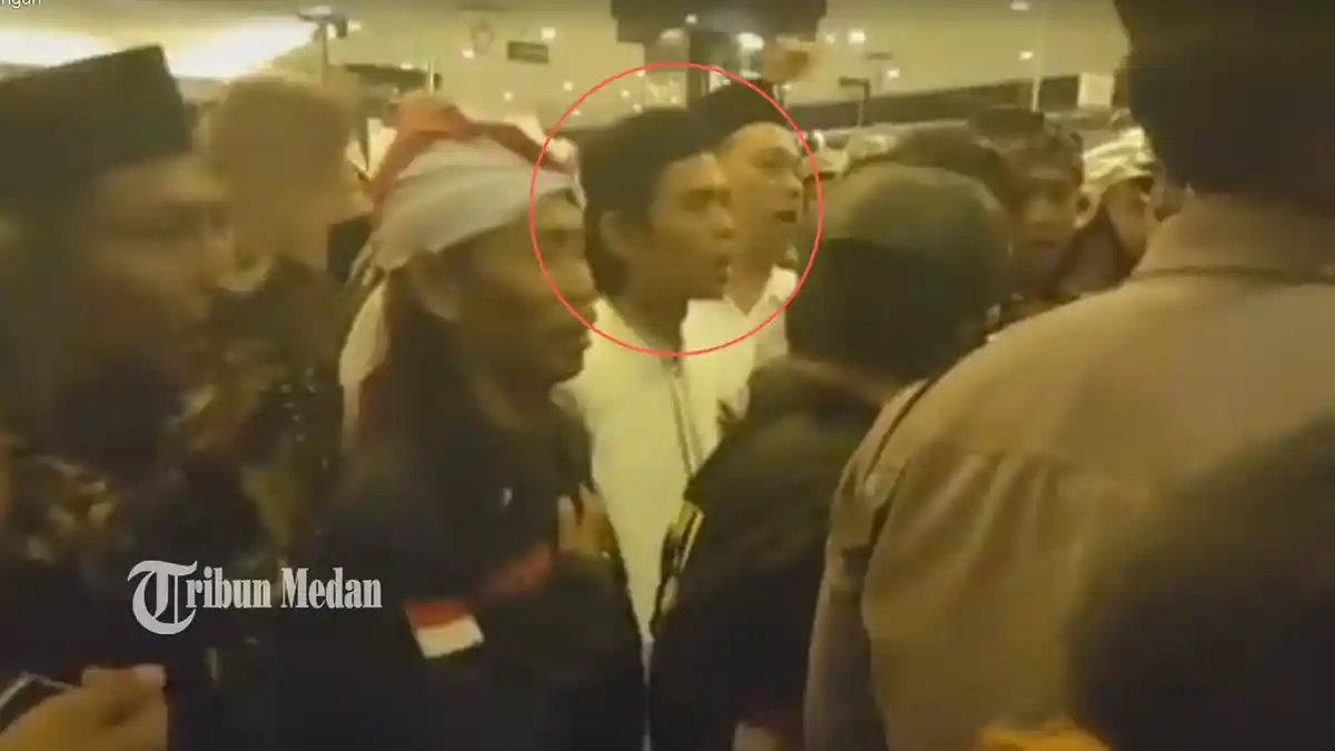 Detik-detik Video Ustaz Abdul Somad Nyanyikan Lagu Indonesia Raya Bersama Pendemo