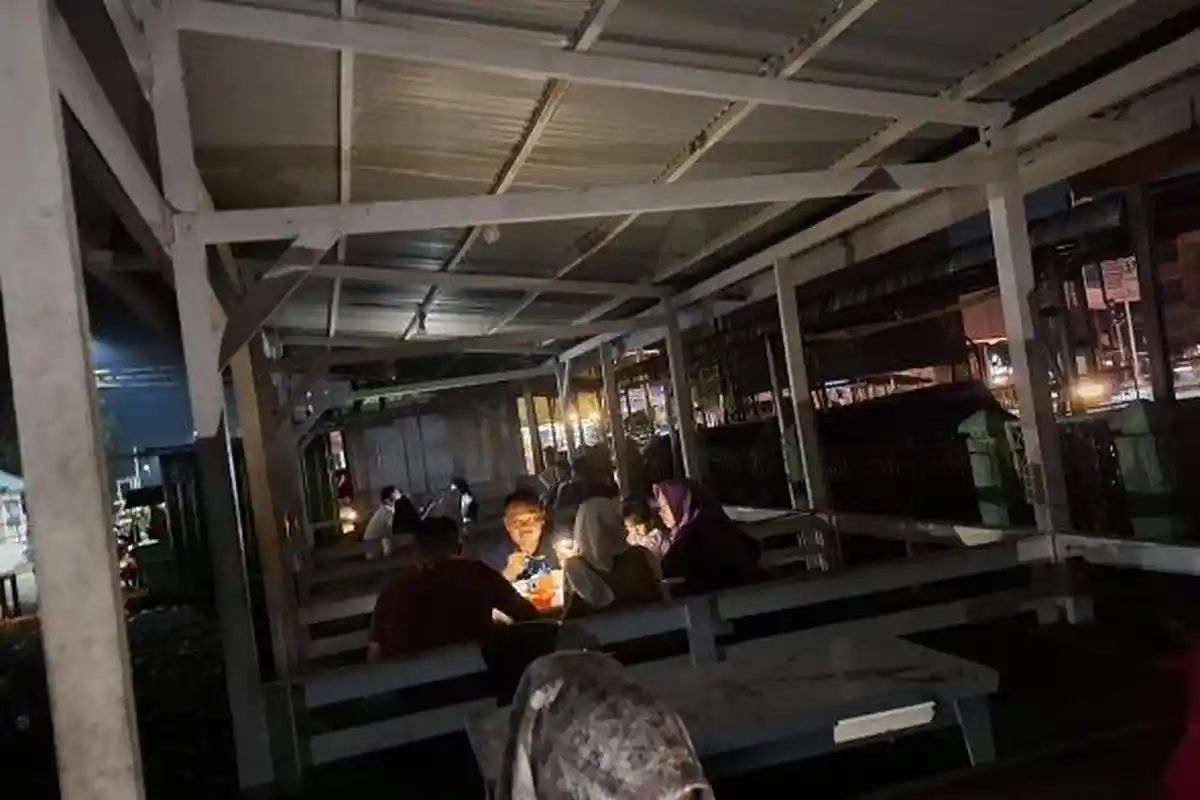 Listrik di Pidie Padam, Sebagian Gampong Gelap, Warga Pilih Duduk di Kafe