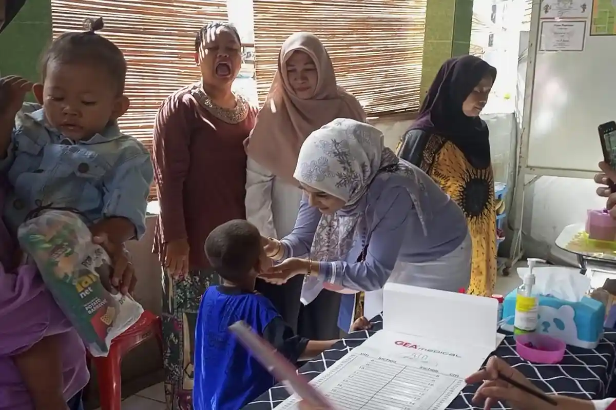 Revolusi Putih Partai Gerindra, Yeti Wulandari Berikan Vitamin A Pada Anak Cimanggis Depok