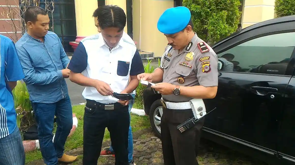 Semua Anggota Polresta Manado Diperiksa KTP dan KTA