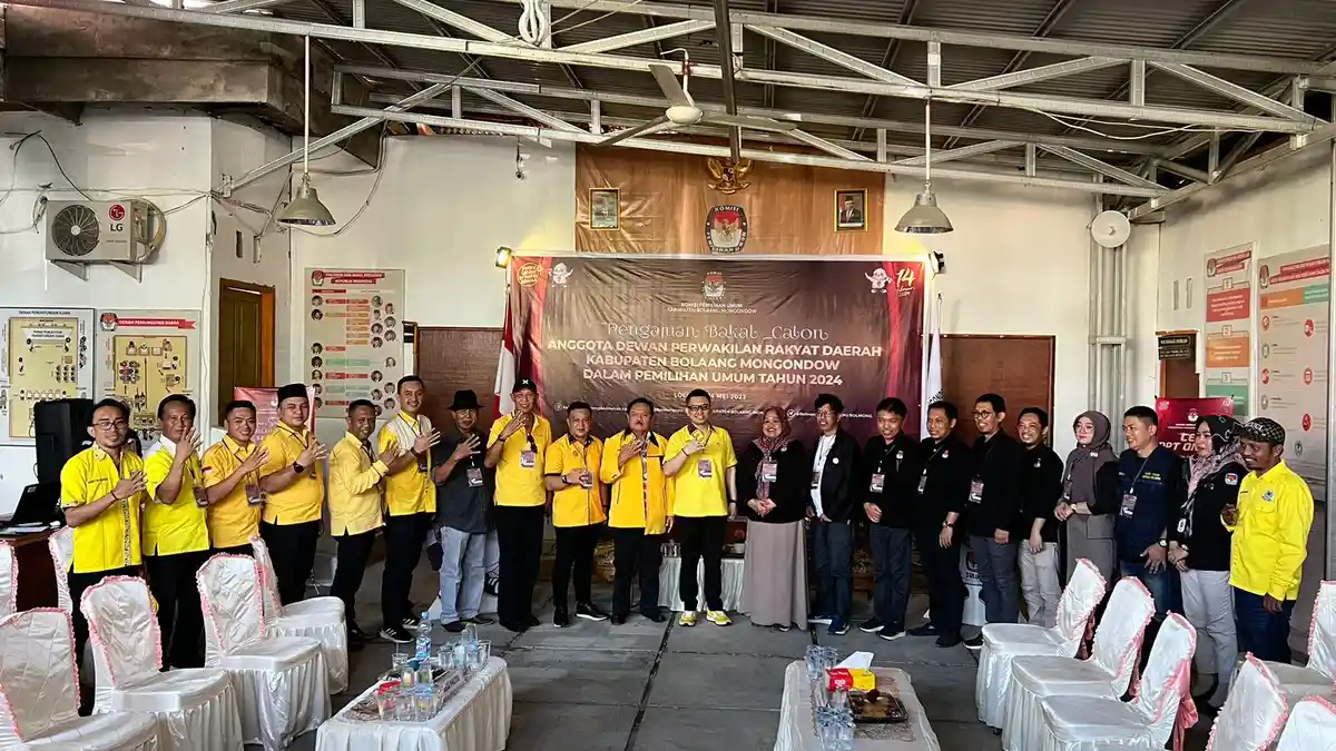 Aditya Anugerah Moha Pimpin Golkar Bolmong Daftarkan 30 Bacaleg Ke KPU