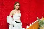 Cinta Laura Rilis Lagu Terbaru  Caliente