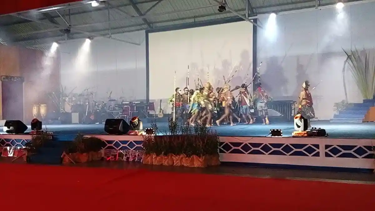 Tarian Suku Amungme Awali Pembukaan Peringatan Hari Sumpah Pemuda dan Bulan Bahasa di SATP