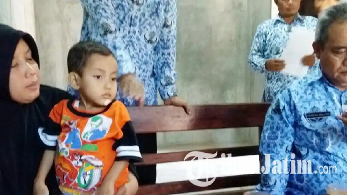 Dinkes Kediri Bawa Bocah Lima Tahun Penderita Penyakit Langka Ke RSUD Pare