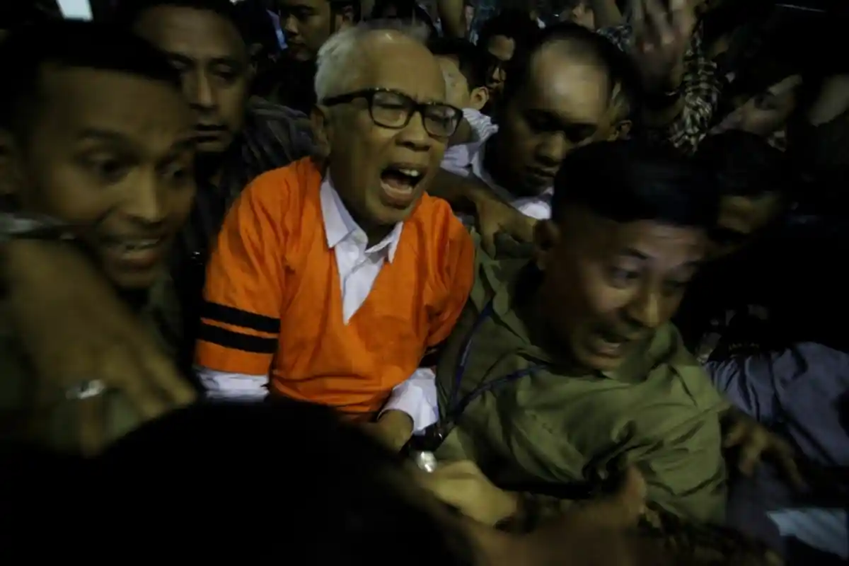 Inilah Kisah OC Kaligis yang Coba Menyiram Hakim dengan Amplop