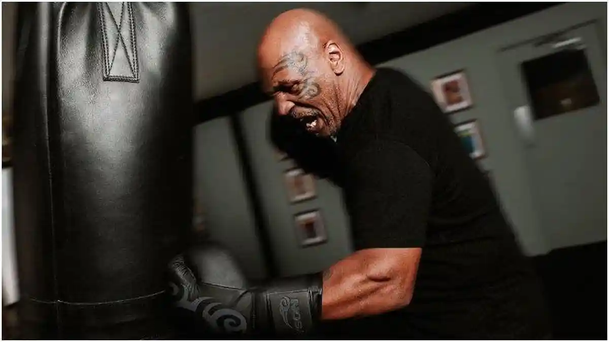 Mike Tyson Kembali ke Ring: Lawan Youtuber Jake Paul Berumur 30 Tahun Lebih Mudah