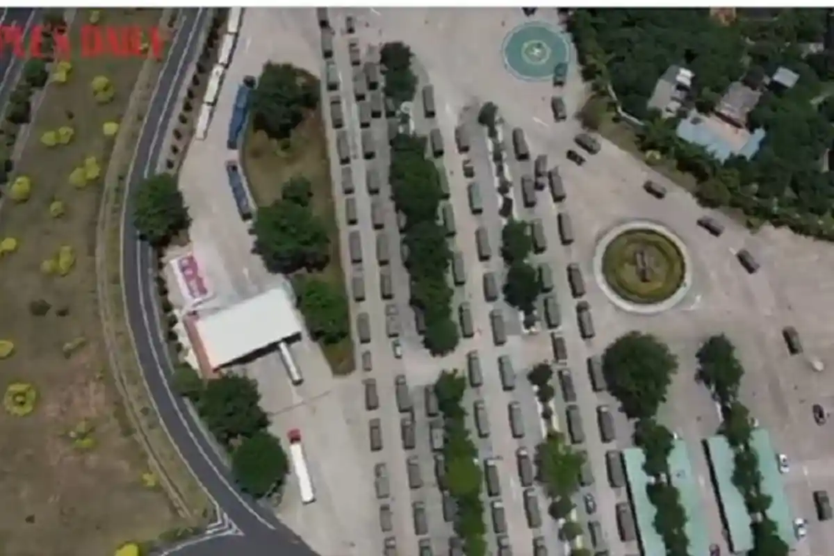 UPDATE Demo di Hong Kong, Kendaraan Lapis Baja China dan Tank Disiagakan di Perbatasan