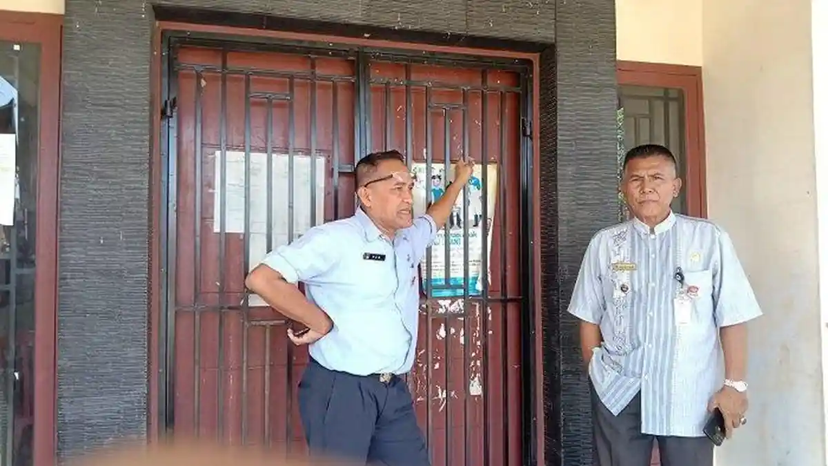 Ternyata Kantor Lurah di Padang Digembok oleh Ketua Pemuda, Buntut Kesalnya Warga Terhadap Pelayanan