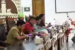 sidang-paripurna-dengan-agenda-penutupan-masa-persidangan-kesatu-tahun-sidang-2018-2019.jpg