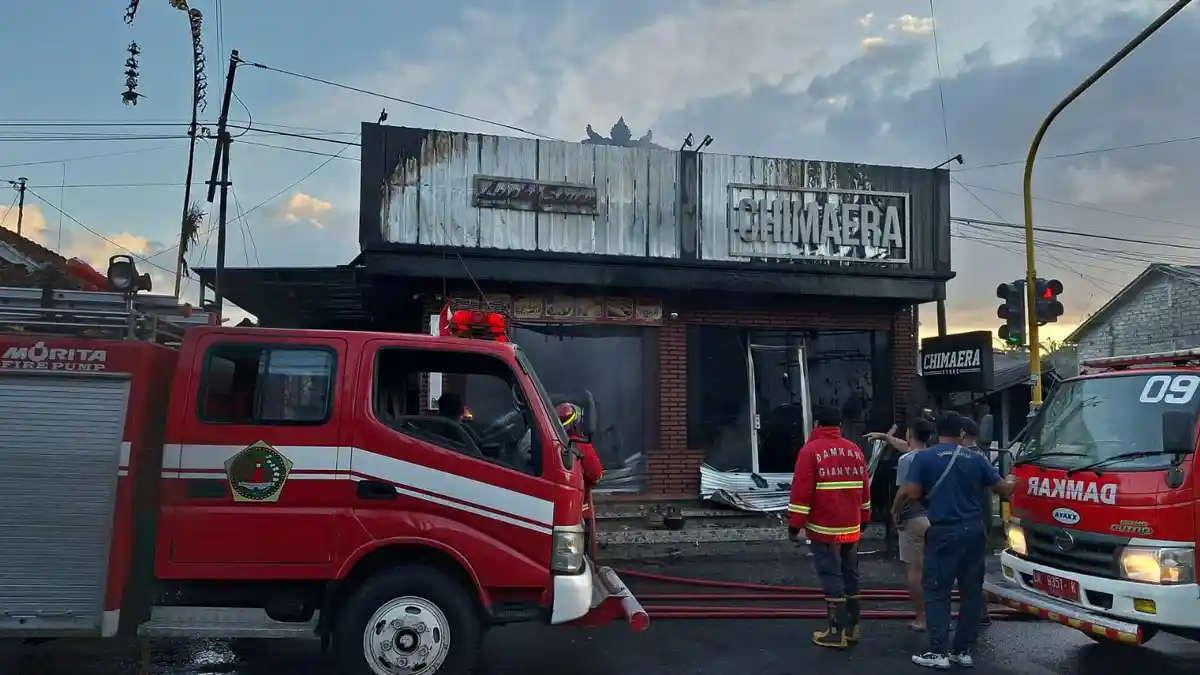 Hendak Angkut Sampah, Petugas Temukan Toko Terbakar Di Sukawati Gianyar