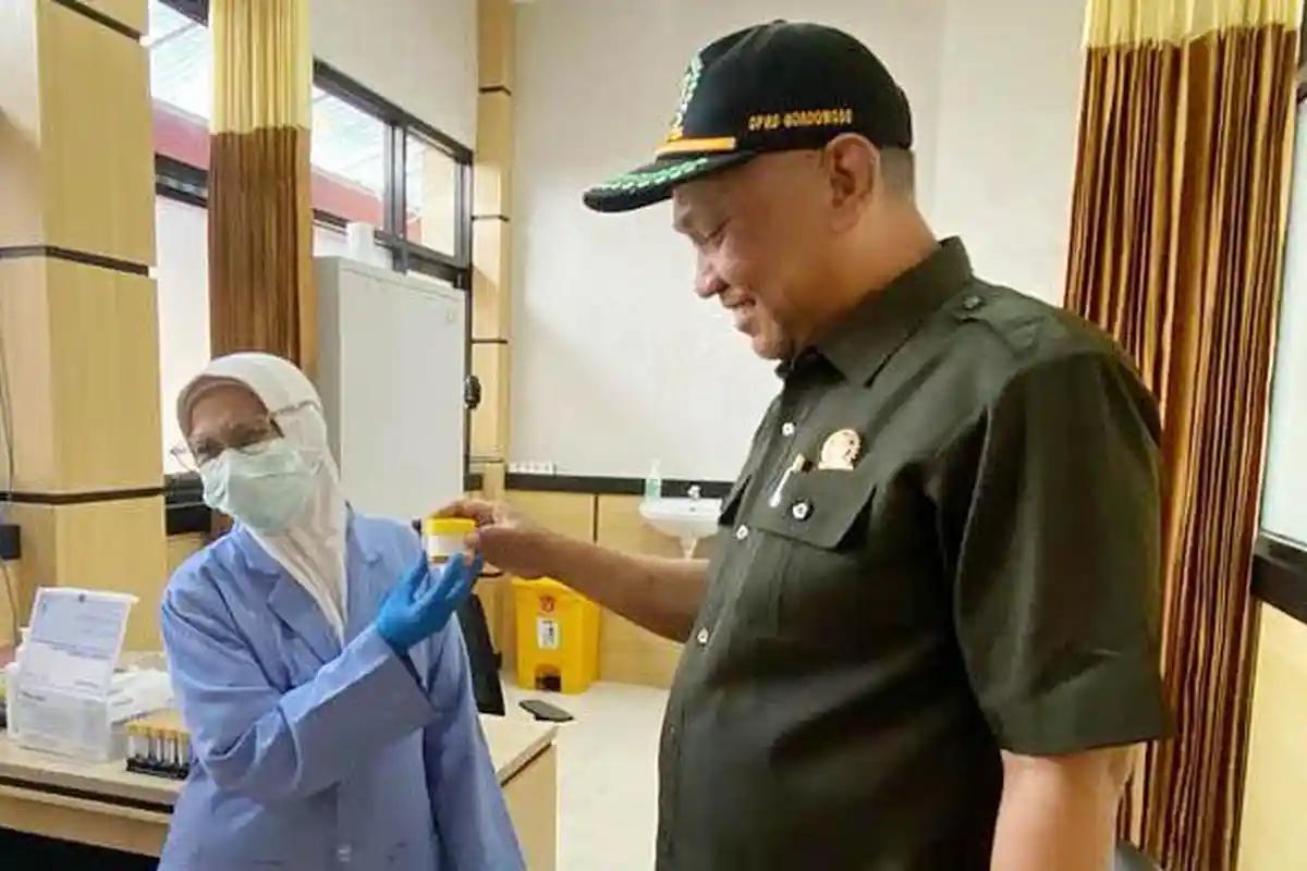 Seluruh Anggota DPRD Bondowoso Mendadak Dites Urine : Diminta Eksekutif Hingga Kades Tes Juga
