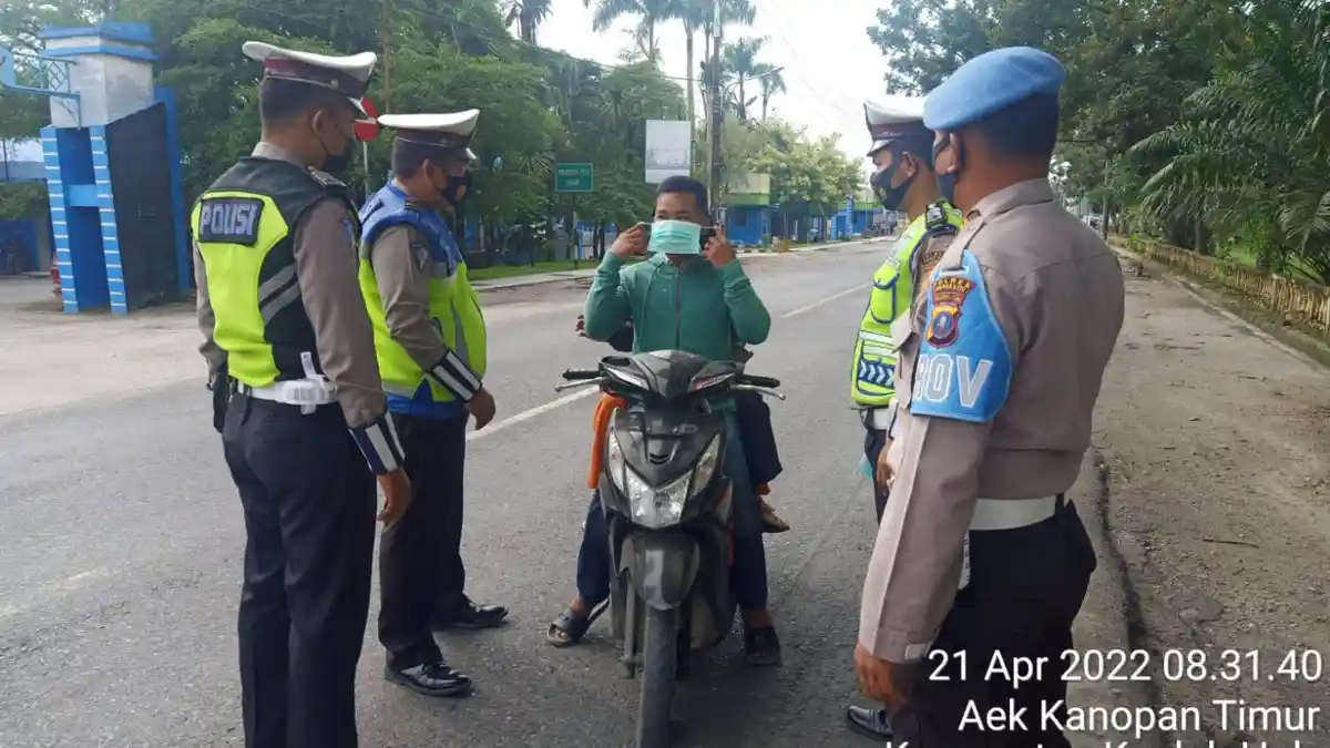 Dalam Mengawali Tugas Polsek Kuala Hulu Polres Labuhan Batu Operasi Yustisi