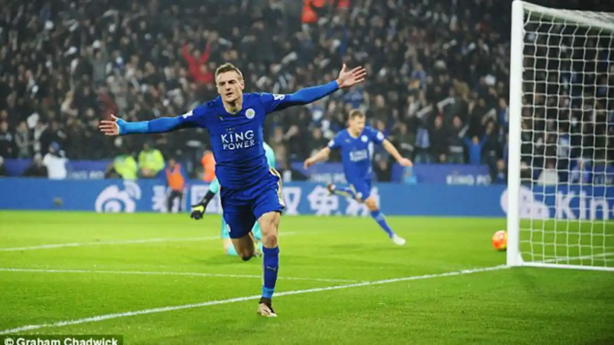 Penalti Vardy Buka Keunggulan Leicester 1-0 Atas Arsenal