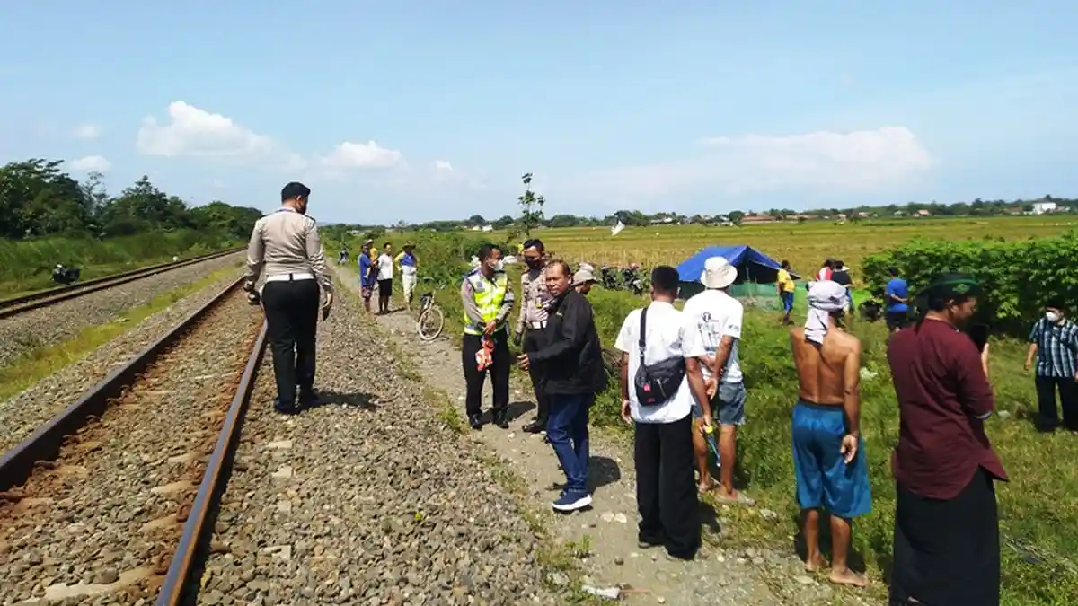 BREAKING NEWS: 2 Orang Tewas Tertabrak Kereta di Karangmulyo Kendal
