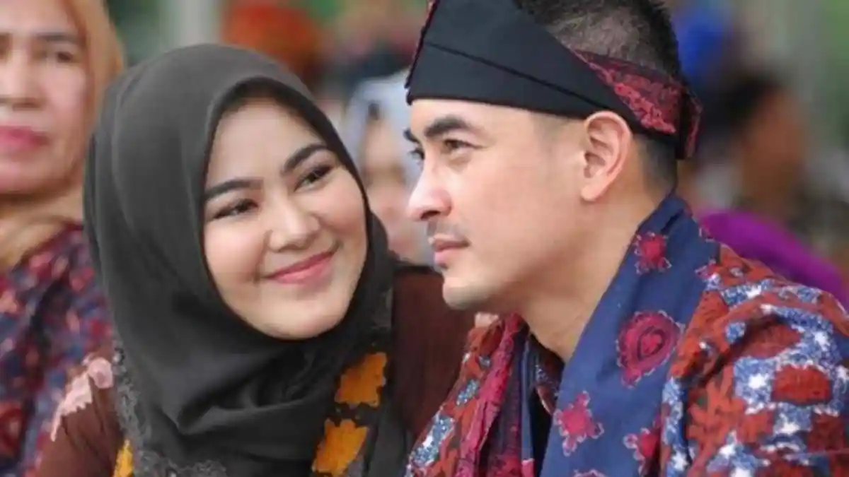 Zumi Zola Resmi Cerai dari Sherrin Tharia lewat Sidang Online