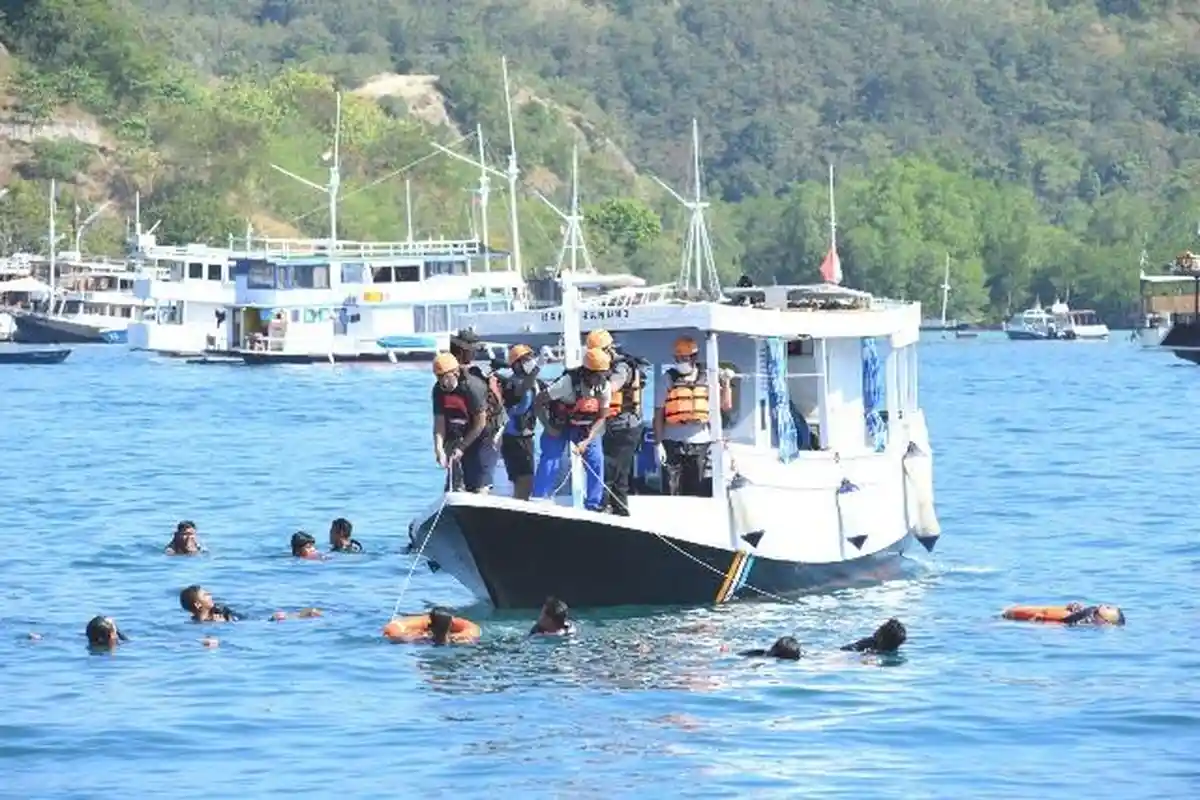 Basarnas Simulasi Kecelakaan Laut di Labuan Bajo NTT, Masyarakat-Pemandu Wisata Dilibatkan