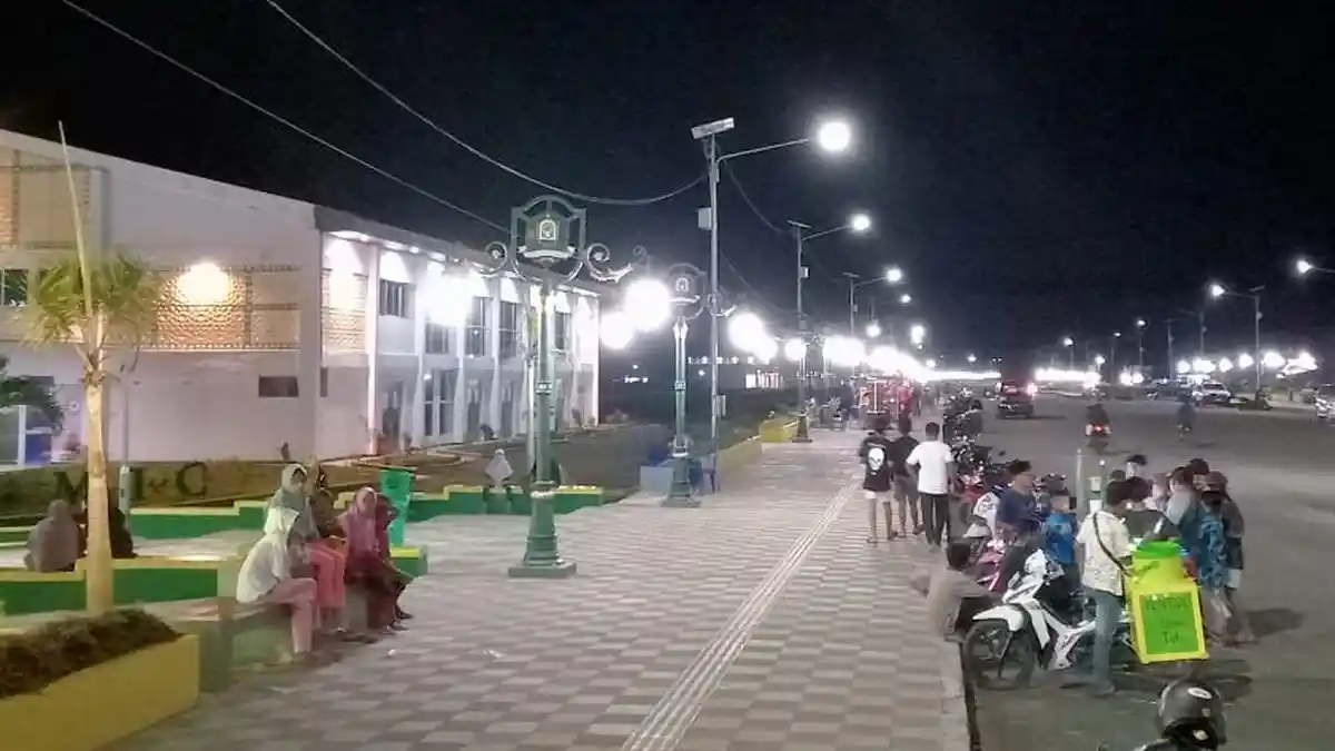 Lokasi Ini Jadi Kawasan Wisata Religi Warga Pulau Morotai di Malam Hari