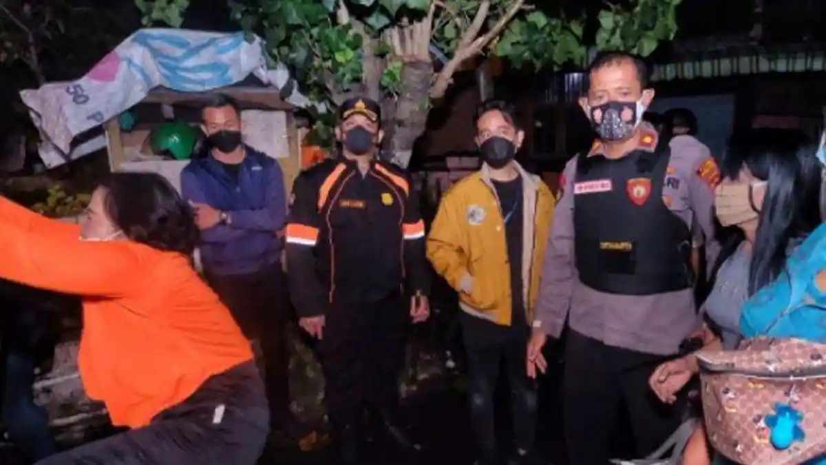 Sehari setelah Dilantik jadi Wali Kota Solo, Gibran Terobos Hujan Ikut Razia Puluhan PSK